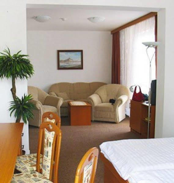 Štúrovo Wellness Hotel Thermal מראה חיצוני תמונה
