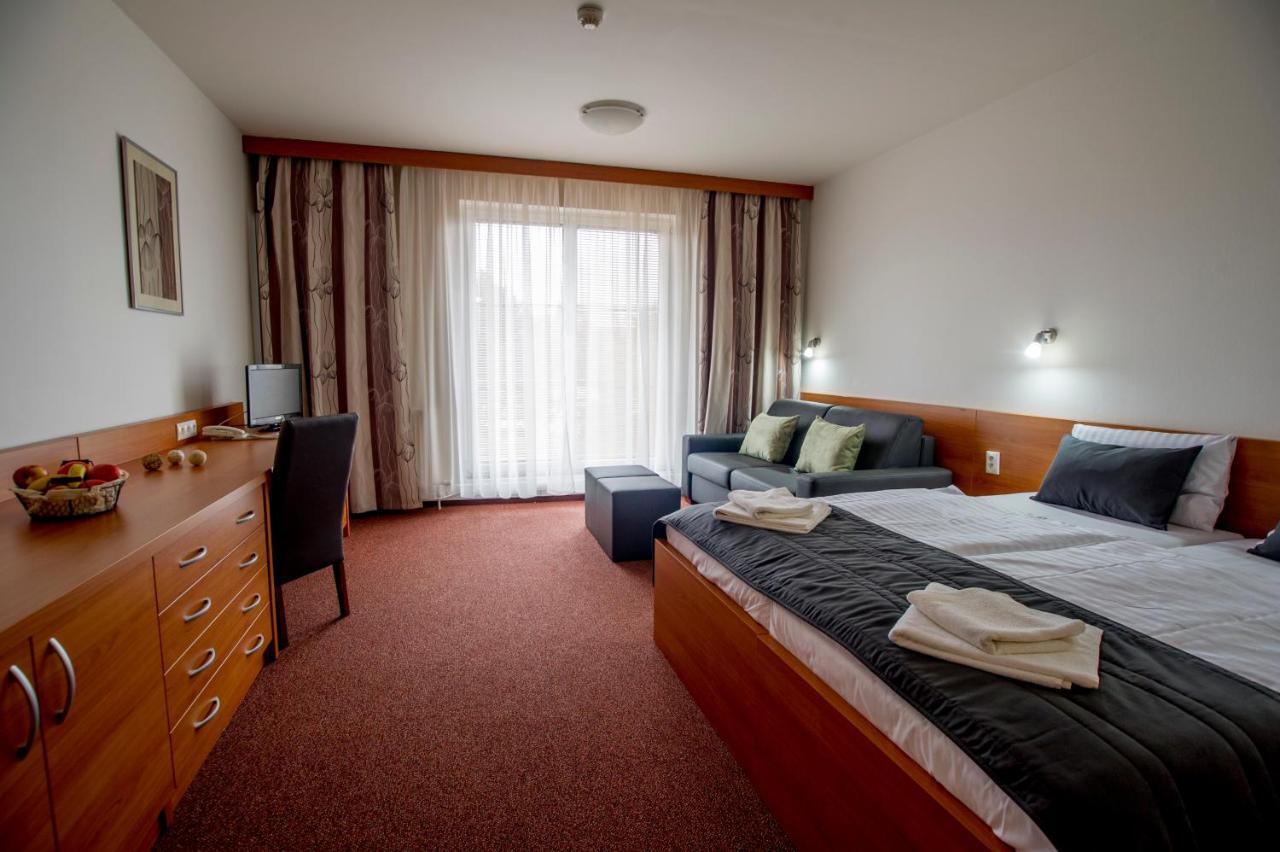 Štúrovo Wellness Hotel Thermal מראה חיצוני תמונה