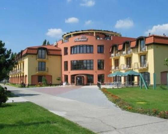 Štúrovo Wellness Hotel Thermal מראה חיצוני תמונה